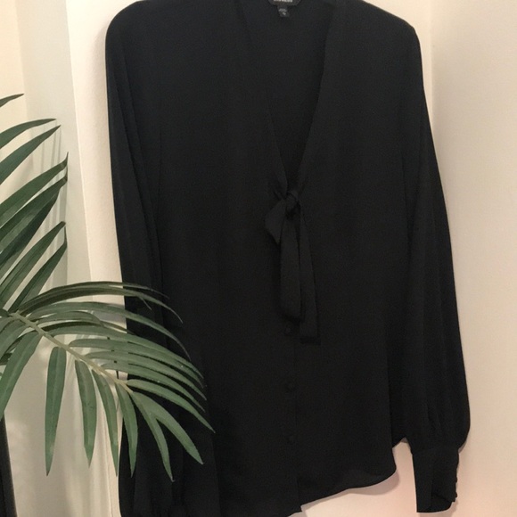 Express tie neck blouse - Picture 2 of 6